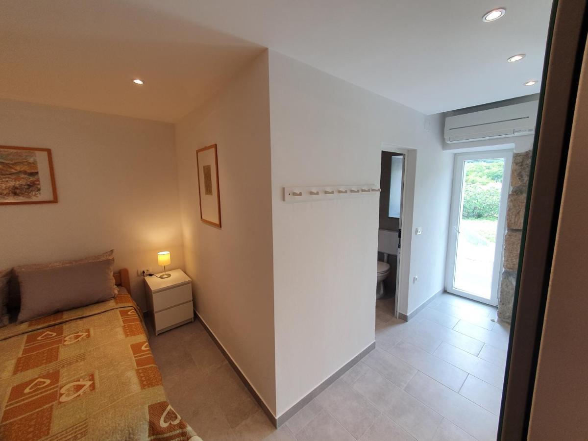 Relax House Rosemary Apartment Draga Bascanska Ngoại thất bức ảnh